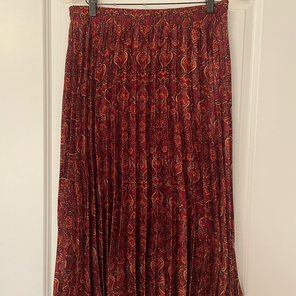 NWT Max Studio Pleated Satin Effect Paisley Wine Midi Skirt - Picture 6 of 6